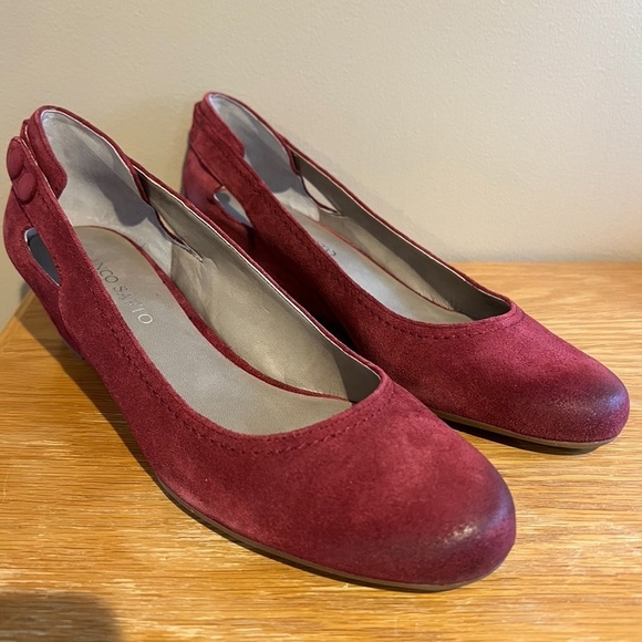 Franco Sarto Chianti Red Suede Low Wedge Button Cut Out Detail Shoes Size 10 Med - Picture 15 of 16